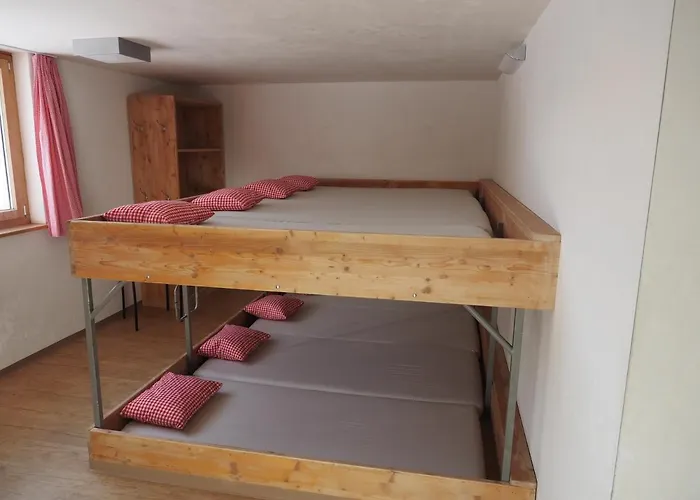 Tgantieni Sot - Haus Mit Herz Albergue