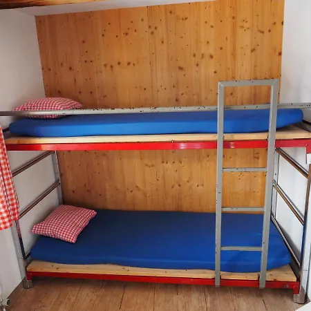 Tgantieni Sot - Haus Mit Herz Hostel Lenzerheide