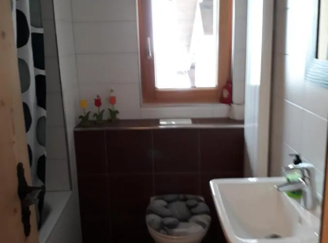 Tgantieni Sot - Haus Mit Herz Hostel *