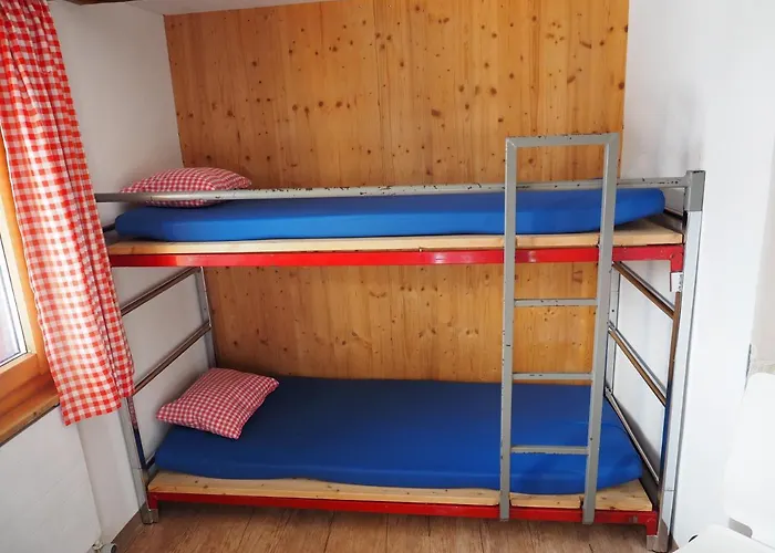 Tgantieni Sot - Haus Mit Herz Hostel Lenzerheide