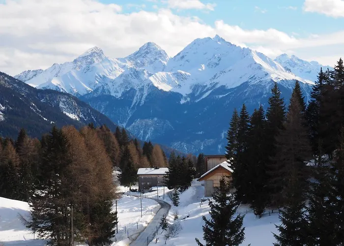 Tgantieni Sot - Haus Mit Herz Hostel Lenzerheide