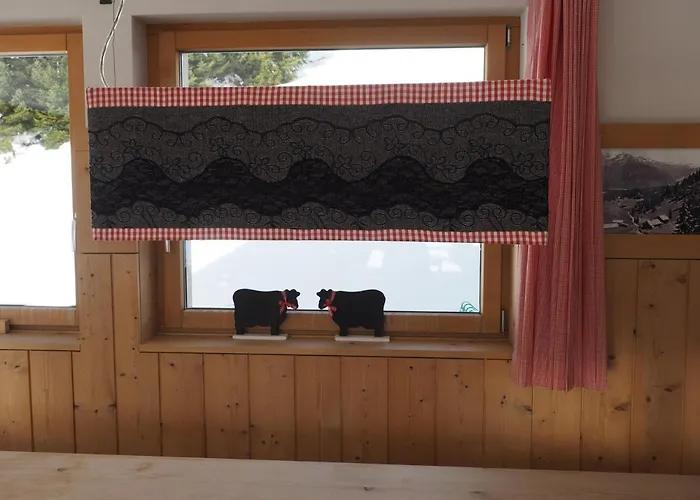 Tgantieni Sot - Haus Mit Herz Hostel Lenzerheide